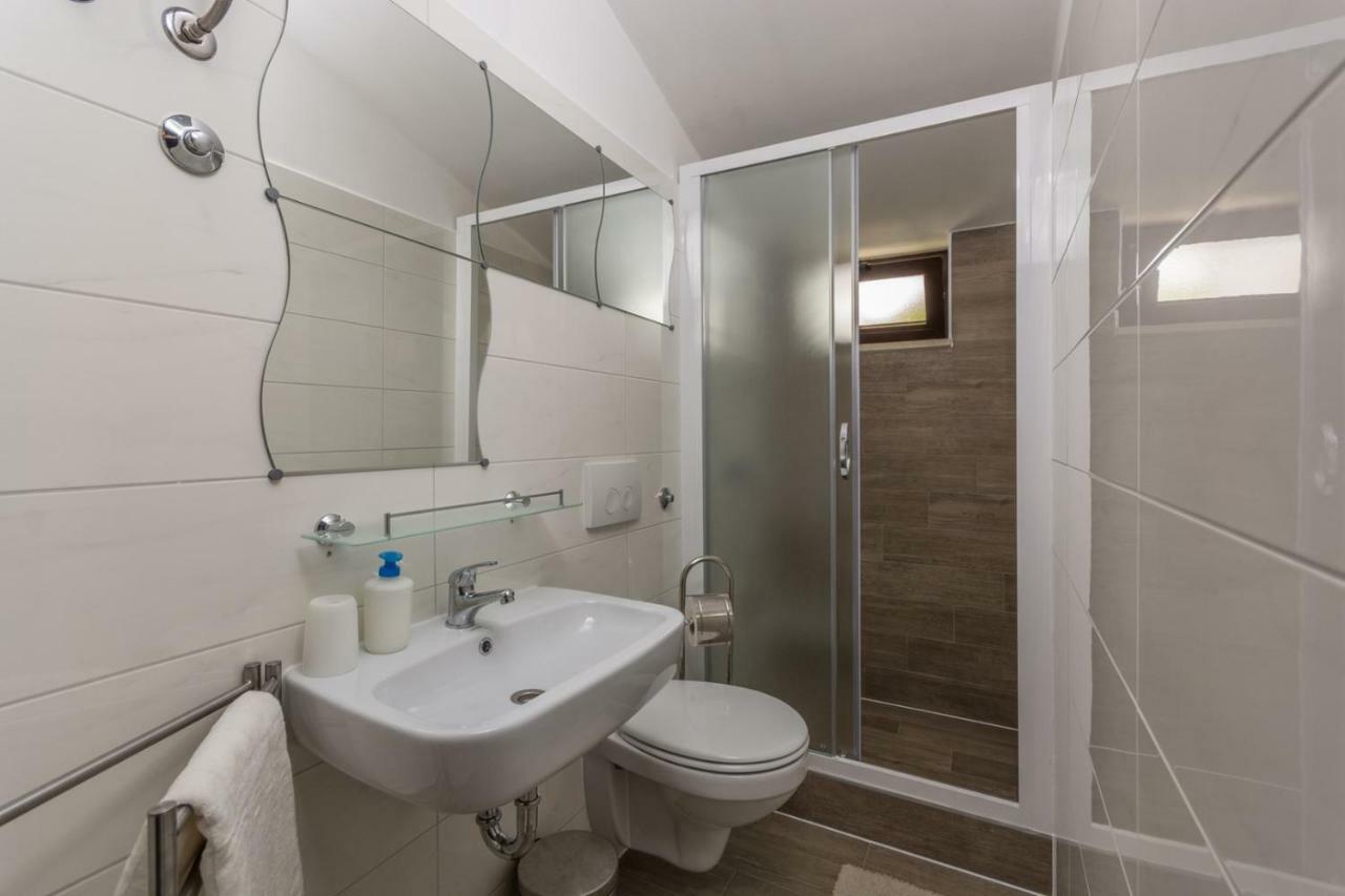Apartments Radmila Porec Exterior photo